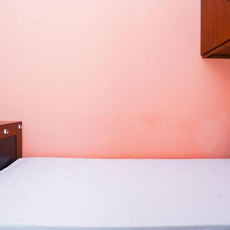Oyo Life 2309 Kost Si Mbok Vivi Hotell Surabaya Exteriör bild