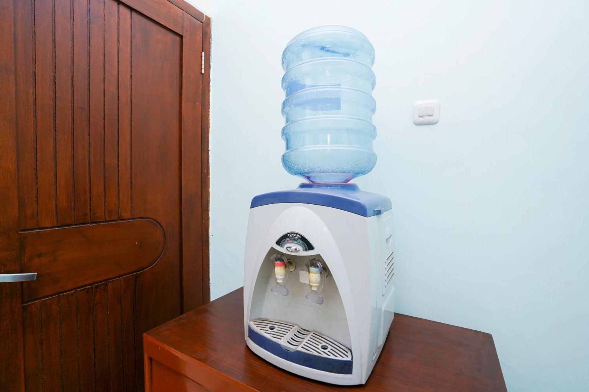 Oyo Life 2309 Kost Si Mbok Vivi Hotell Surabaya Exteriör bild